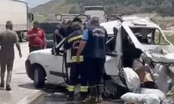 TIR, otomobile çarptı; 2 ölü, 2 yaralı