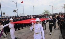 Atatürk'ü temsil eden bayrak Samsun'da karaya çıkarıldı