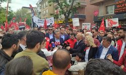 Özgür Özel ve Mansur Yavaş gençlerle yürüdü
