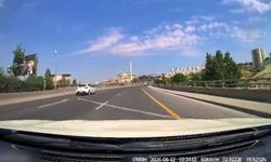 Ankara'da aracıyla trafikte makas atan sürücünün otomobile çarpıp kaçtı