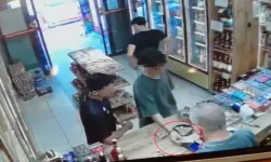 Yolda buldukları kredi kartıyla alışveriş yapan şüpheliler kamerada