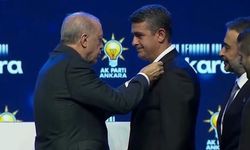 Levent Koç, AK Parti'ye geçti! Rozetini Cumhurbaşkanı Erdoğan taktı
