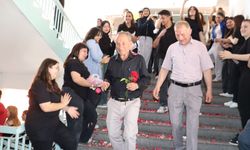 Amasya’da 40 yıllık öğretmen doğum gününde emekli oldu
