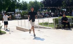 Aracını park edemeyince sınava geç kalan aday içeri alınmadı