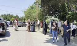 Fren yerine gaza bastığı öne sürülen sürücü velilerin arasına daldı: 2’si çocuk 6 yaralı