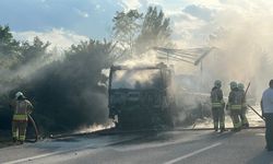 Edirne'de Moldova plakalı TIR, yangında kullanılamaz hale geldi