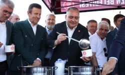 Keçiören’de matem aşı ve aşure lokması paylaşıldı