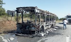 Seyir halindeki otobüs alev alev yandı
