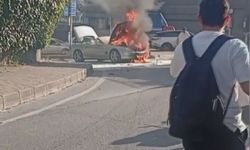 Seyir halindeki otomobil alev alev yandı