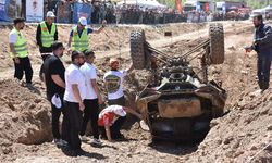 Sivas'ta off-road heyecanı; takla atan araç kepçeyle kurtarıldı
