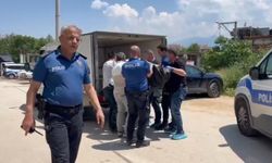 Tartıştığı eşini 10 yaşındaki oğlunun gözü önünde öldürdü