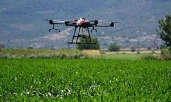 BİLSEM öğrencileri öğretmenleriyle tarımsal ilaçlama için dron tasarladı
