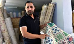 Yıkamak için aldığı battaniyeden çıkan parayı müşterisine geri verdi, kadın ise poşeti sordu