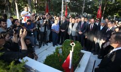 15 Temmuz kahramanı şehit Ömer Halisdemir'in kabrinde tören düzenlendi