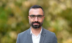 Gazeteci Alican Uludağ yeniden gözaltına alındığını duyurdu