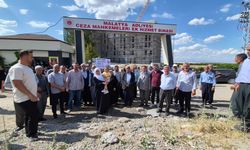 Bıçakla yarasıyla ölen Emine'nin tutuklu eşinin yargılanmasına devam edildi