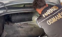 Çekici üzerinde taşınan otomobilin LPG tankından 8,8 kilo esrar çıktı