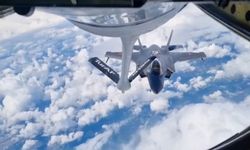 Danimarka'nın F-35 uçağına havada yakıt ikmali