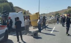 Eyüpsultan'da hafriyat kamyonu devrildi: 2 yaralı -1