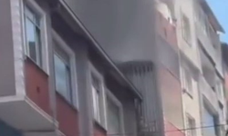 Küçükçekmece'de inşaat malzemelerinde çıkan yangın kamyonete sıçradı