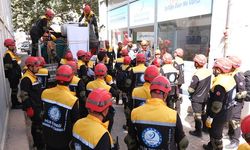 İyilik Derneği bir ayda 3 yeni ekibini daha AFAD'a akredite etti