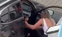 Kadıköy'de iki kadın arasındaki saç saça kavga kamerada