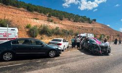 Düğün konvoyunda zincirleme kaza; 4 yaralı
