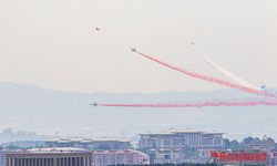 Türk Yıldızları'ndan Trump'a selamlama uçuşu