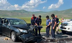 Minibüs ile otomobil çarpıştı: 7 yaralı
