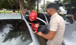 Otomobilde kilitli kalan 1 yaşındaki Firuz'u itfaiye kurtardı