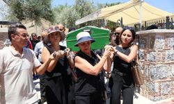 Sevgilisi tarafından dövülerek öldürülen Sevil'in tabutunu kadınlar taşıdı