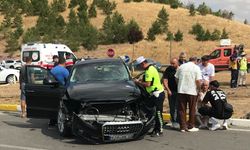Sivas'ta iki otomobil çarpıştı: 1 ölü, 8 yaralı