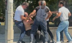 Tartıştıkları kişiyi döven 4 kişi gözaltına alındı; olay kamerada