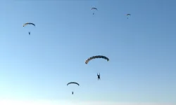 MSB, SAT komandolarının paraşüt eğitimi görüntülerini paylaştı