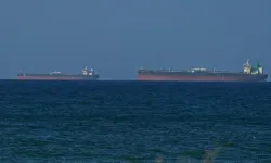 Hürmüz Boğazı'nda iyileşmeye başlayan gemi trafiği yeniden baskı altında