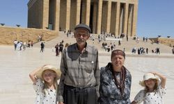 34 yıl sonra tüp bebek tedavisiyle dünyaya gelen ikiz kızlarıyla Anıtkabir’i ziyaret ettiler