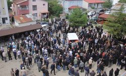 İzmir'de trafik kazasında ölen gurbetçi çiftin cenazeleri memleketleri Sivas'ta defnedildi