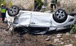 Otomobil dereye uçtu: 2 ölü, 1 yaralı