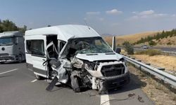 Ankara’da minibüs TIR'a çarptı: 7 yaralı