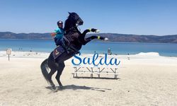 Atlı jandarmalar Salda Gölü'nde devriyede