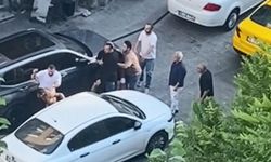 Yarı çıplak önüne atladığı motosikletliyi düşürdü; duba sopa ve tekmeyle darbedildi