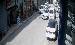 Minibüsün camını kırıp, para ve altınları çalan kar maskeli şüpheliler kamerada