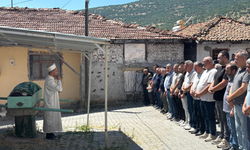 Apartmanda komşusu tarafından öldürülen yönetici yardımcısı, toprağa verildi