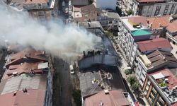 Gaziosmanpaşa'da 4 katlı binadan yükselen alevler yandaki 2 apartmana sıçradı