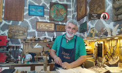 "Ahşap Baba" ahşabı değil, hikâyeleri işliyor