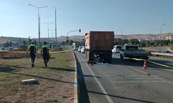 Kamyonla çarpışan motosikletin sürücüsü hayatını kaybetti