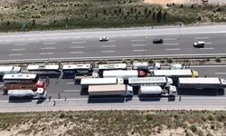 Sarıyer Kuzey Marmara Otoyolu'nda kamyon ile hafif ticari araç çarpıştı