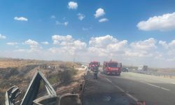 Niğde-Ankara Otoyolu'nda madeni yağ yüklü TIR devrildi; 1 ölü