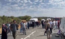 Nişan törenine gidenleri taşıyan minibüs devrildi; 7 ölü, 9 yaralı