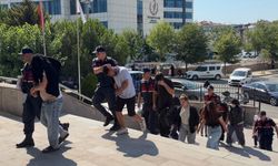 Ormana götürdükleri kişiye kadın kıyafeti giydirip videosunu çeken 6 şüpheli gözaltına alındı